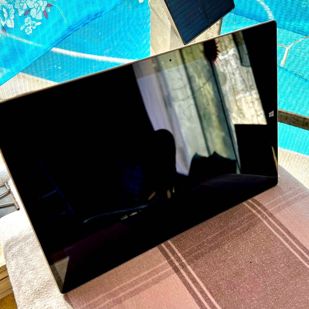 Refurbished Microsoft Surface Pro 3 Tablet and Charger